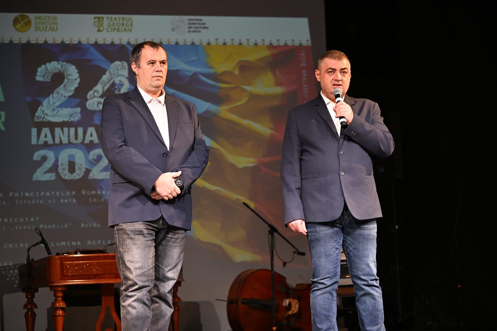 VIDEO Buzău: Spectacol de muzică populară „Hai să dăm mână cu mână”, organizat de Ziua Unirii